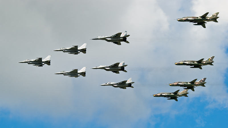 129_Radom_Air Show_formacja GROT MiG-29 F-16 Su-22.jpg